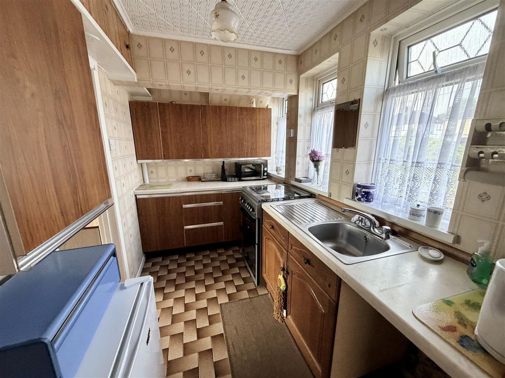Property photo 3 of 16 Kitchen