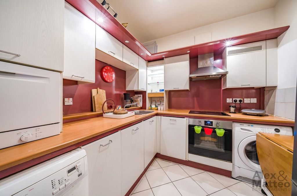 Property photo 2 of 11 Edward Square
