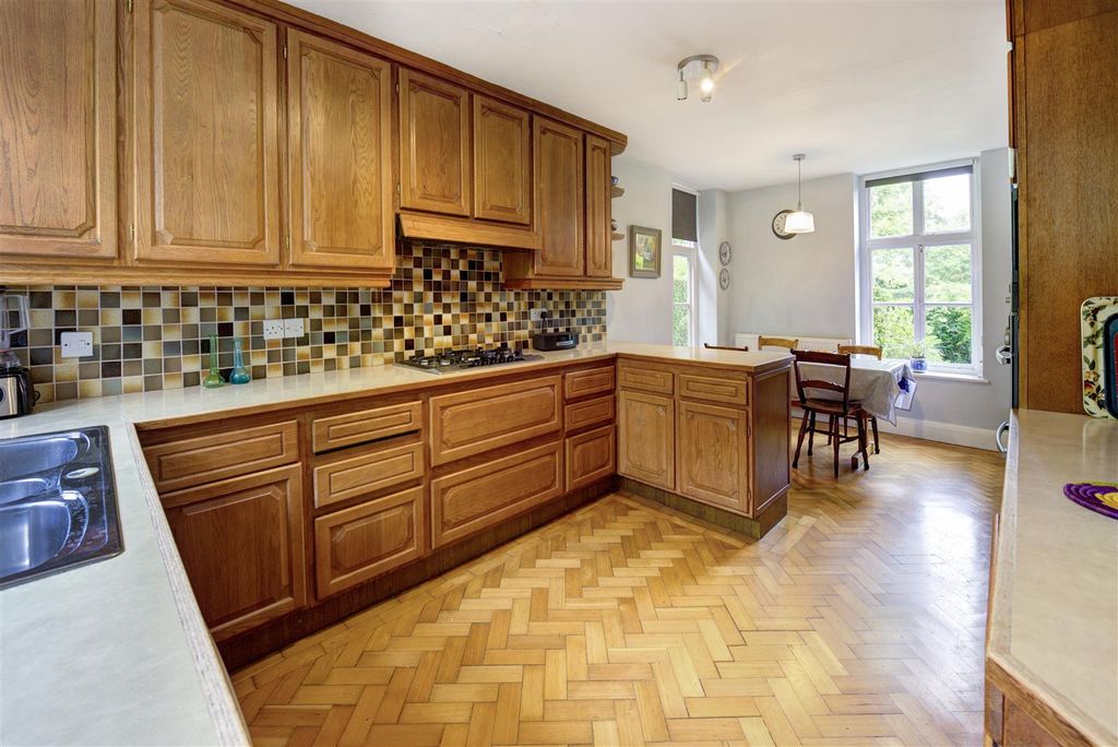 Property photo 2 of 14 D0380 12 Reynolds Close Kit2.Jpg