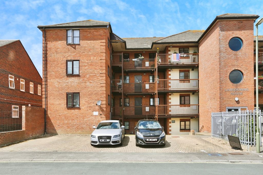 Property photo 1 of 8