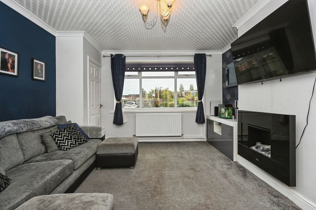 Property photo 2 of 17 Photo