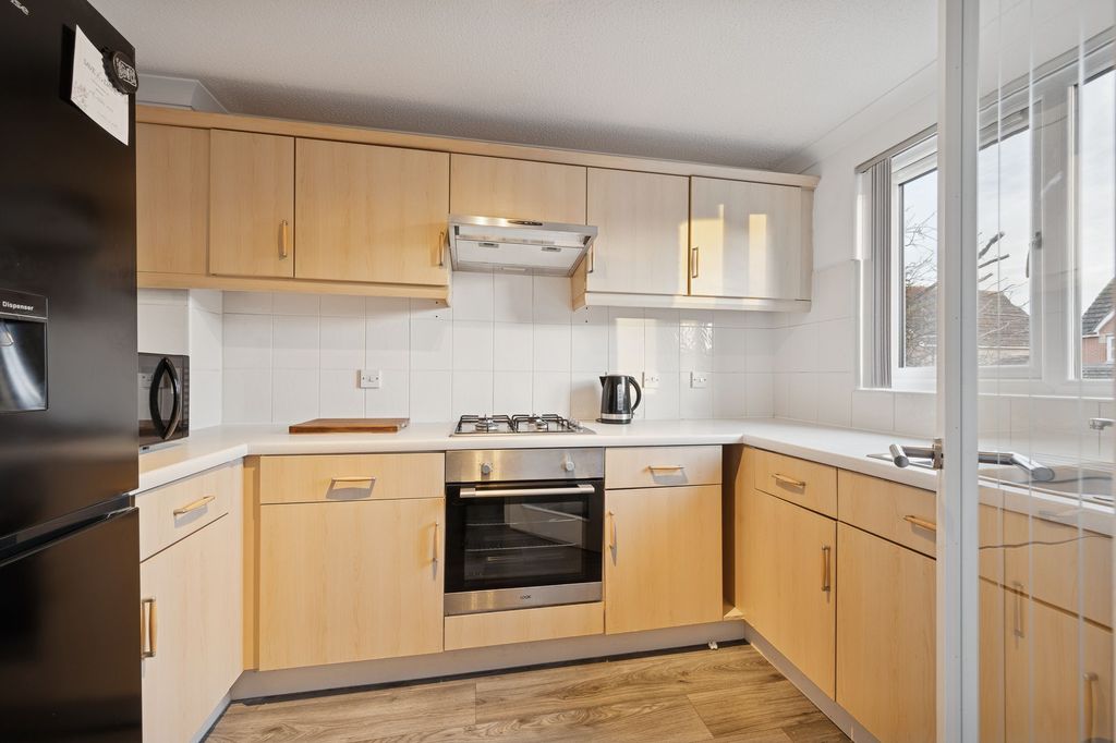 Property photo 3 of 18 Kitchen