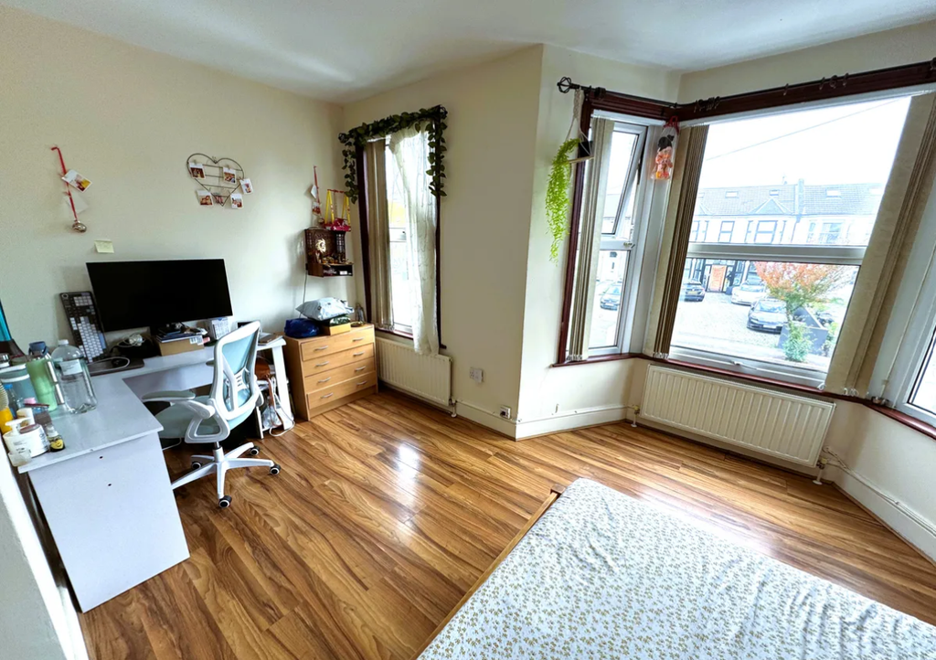 Property photo 3 of 6