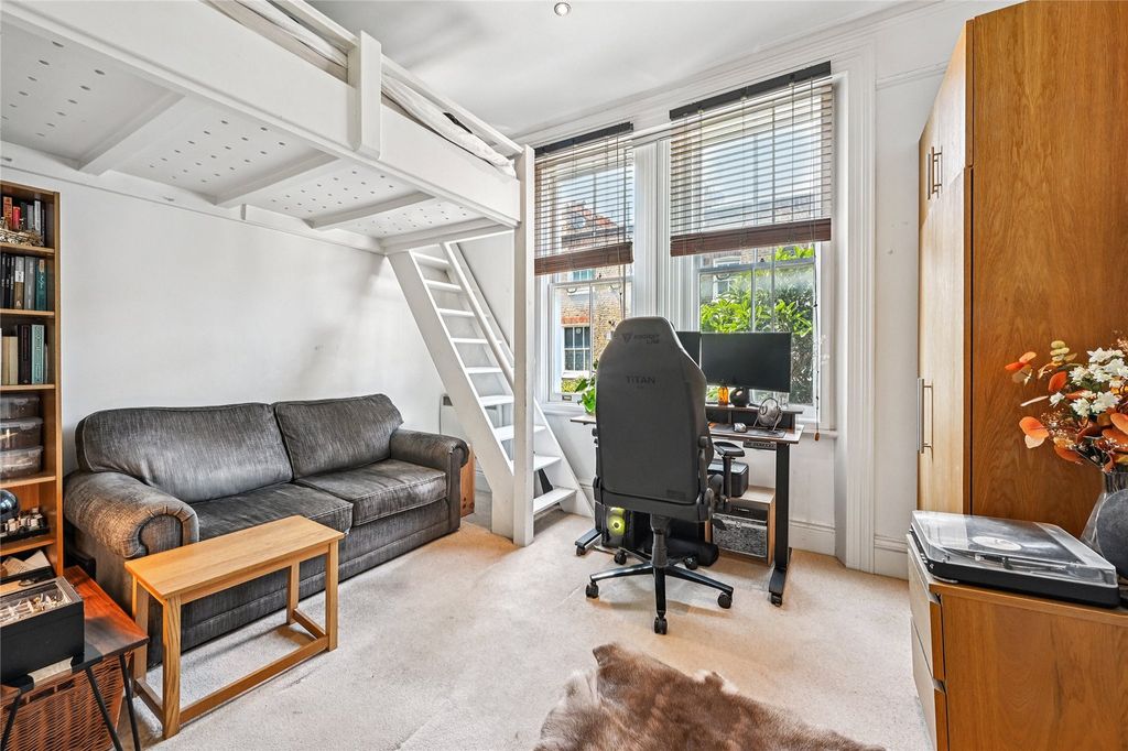 Property photo 2 of 10 Studio Room