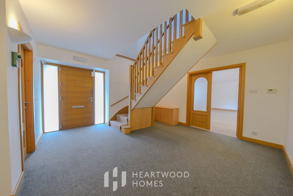 Property photo 2 of 36