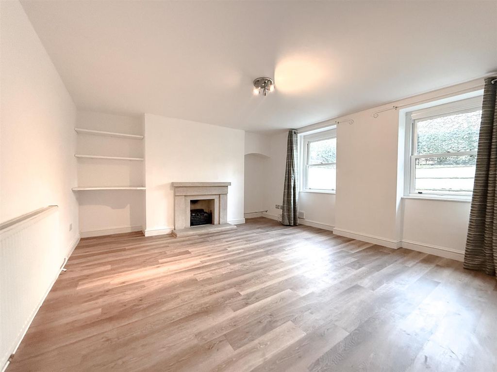 Property photo 2 of 9 Sitting Room