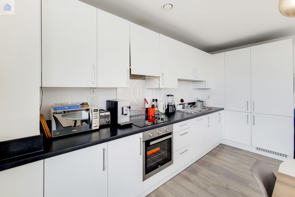 Property photo 3 of 10 Photo 03