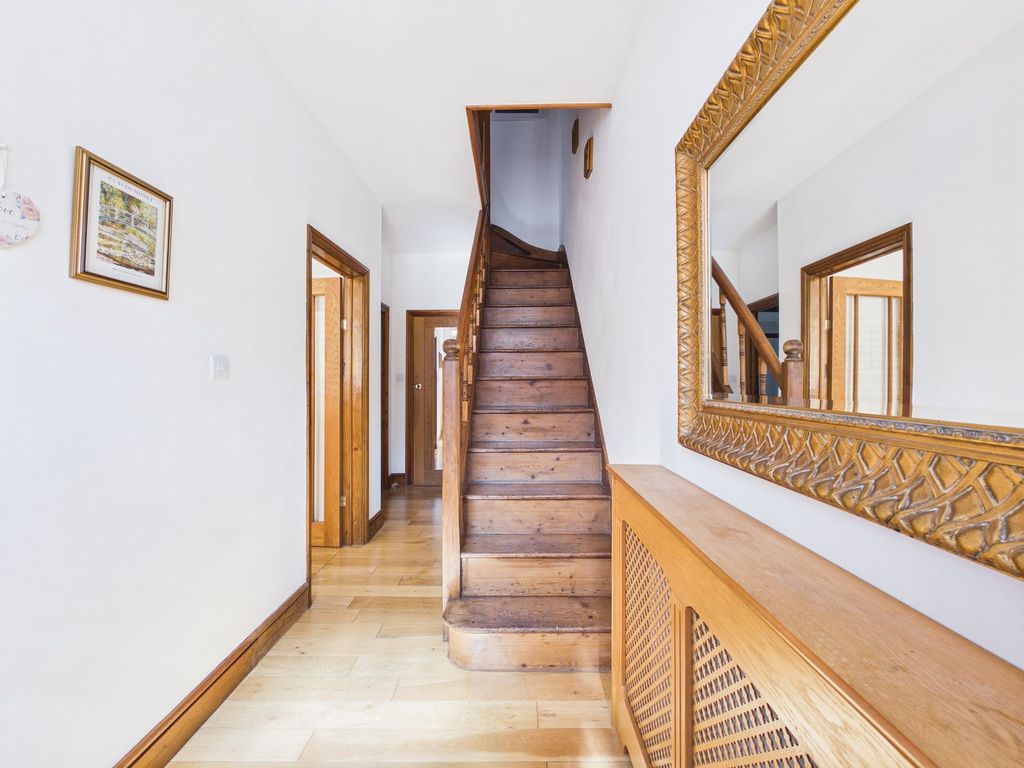 Property photo 2 of 36