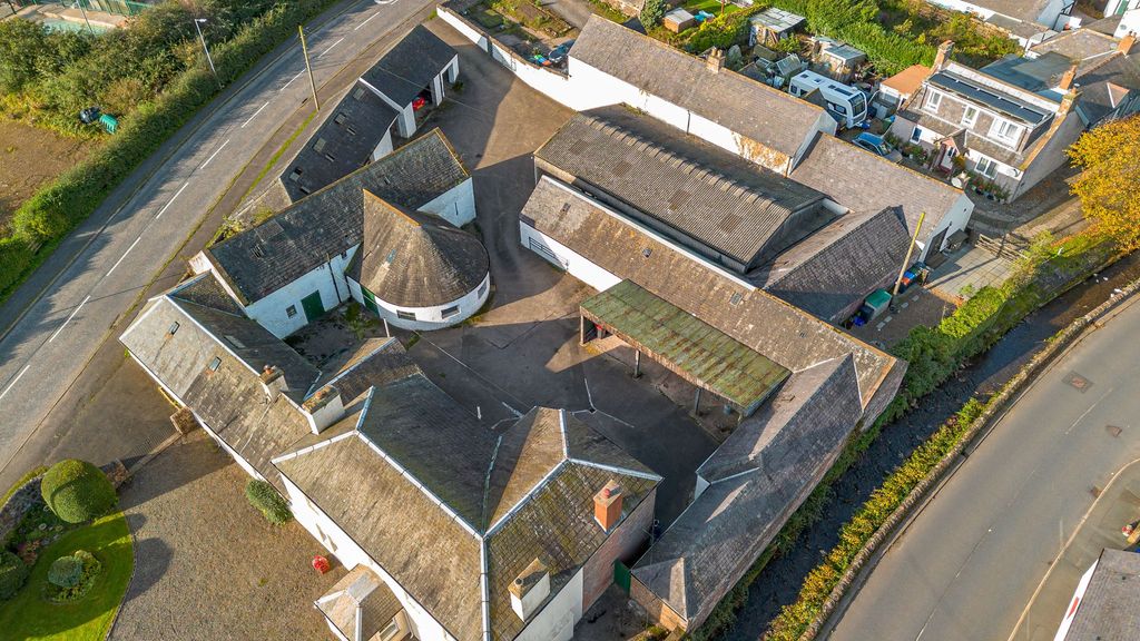 Property photo 3 of 24