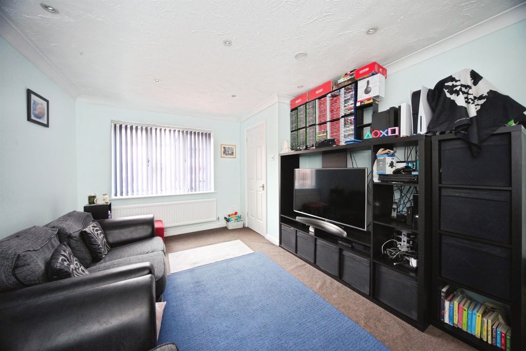 Property photo 2 of 17