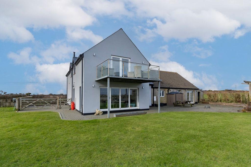 Property photo 2 of 35