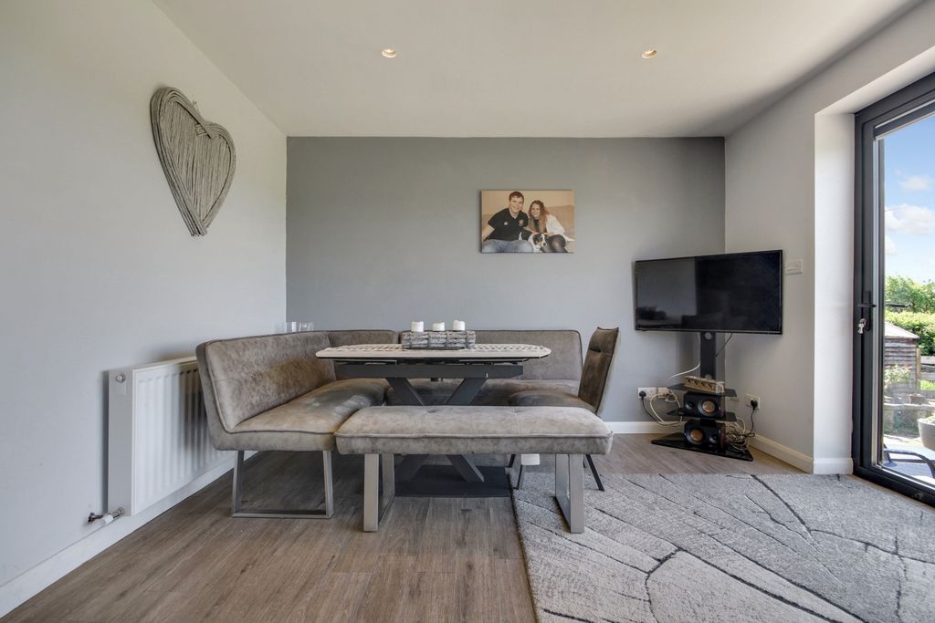 Property photo 3 of 17 Img_3151-Img_3153