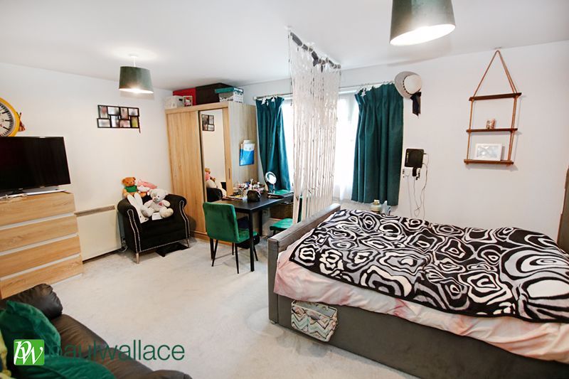 Property photo 3 of 5 Studio Lounge/Bedroom