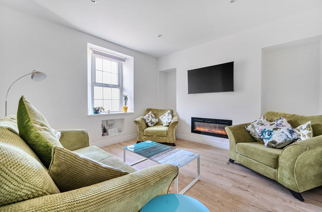 Property photo 2 of 14 1388402-16-6939Aa...