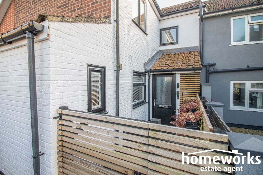 Property photo 2 of 20