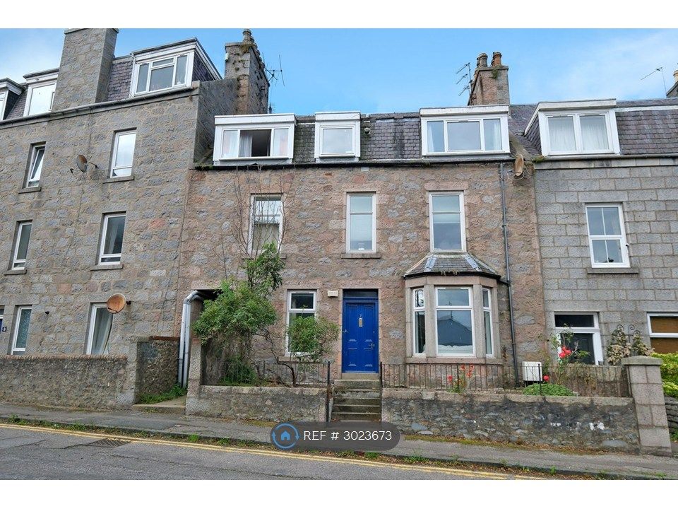 Property photo 1 of 9 External Front