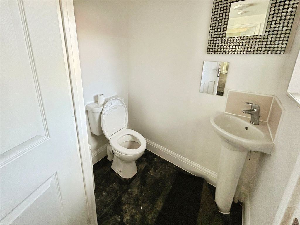 Property photo 2 of 12 Picture No. 27