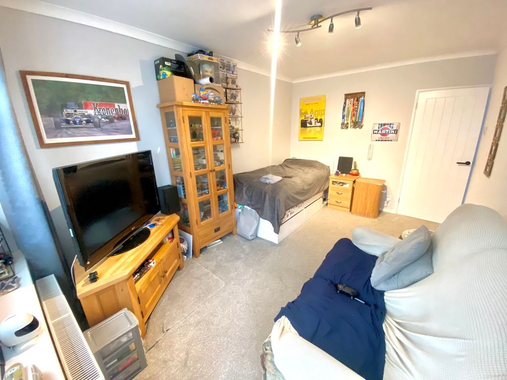 Property photo 3 of 11 Lounge