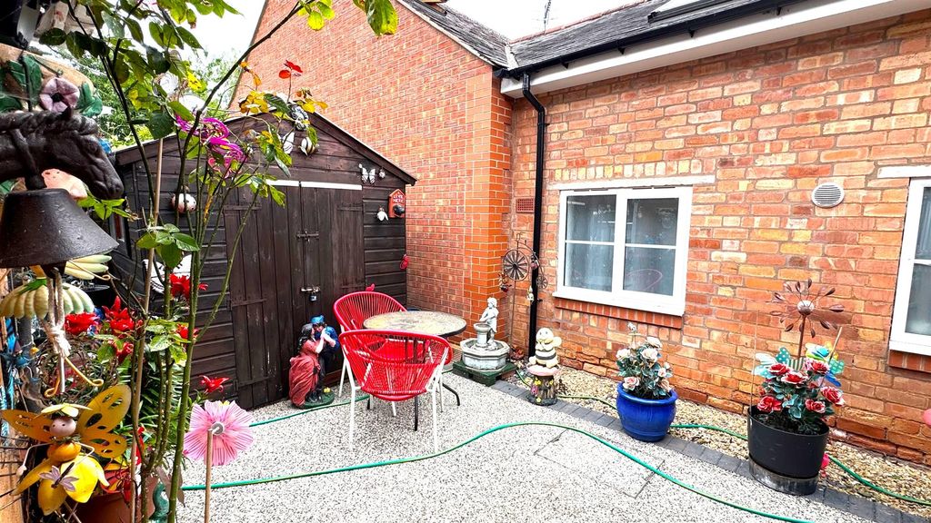 Property photo 3 of 17 Outside (4).Jpg