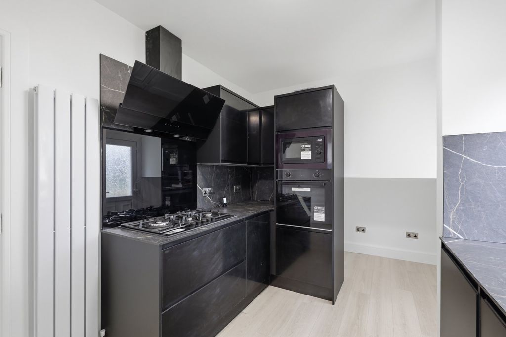 Additional image 5 of 3 bed flat for saleMuir Terrace, Paisley, Renfrewshire PA3