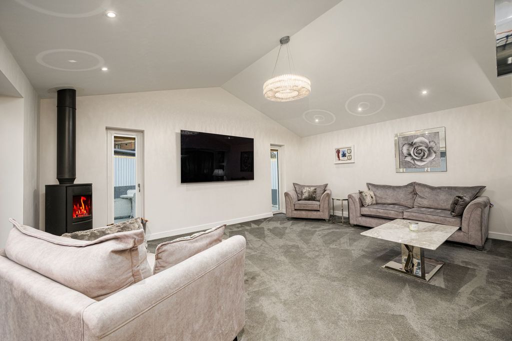 Property photo 3 of 38 Sitting Extension