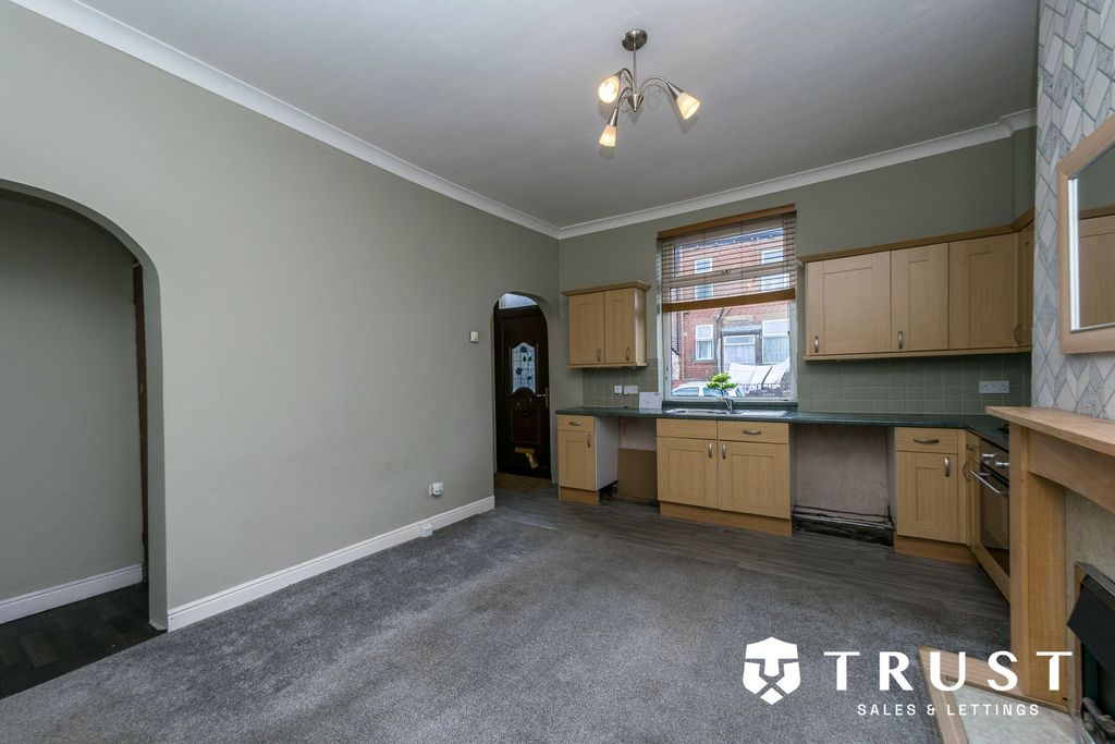 Property photo 3 of 13