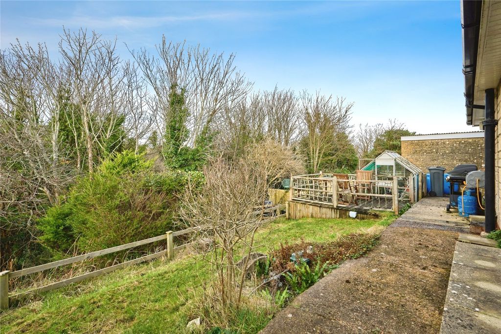 Property photo 2 of 16 Picture No. 13