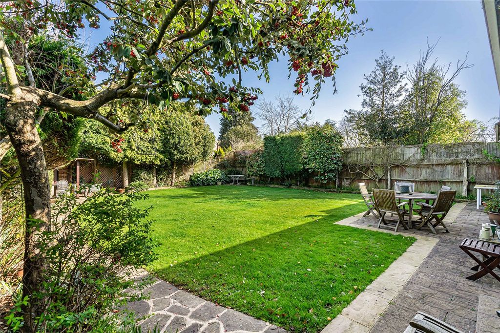 Property photo 2 of 25 Outdoor Seating