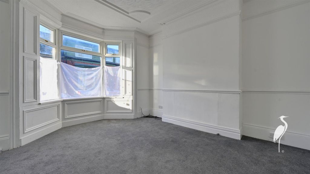 Property photo 2 of 14 Lounge