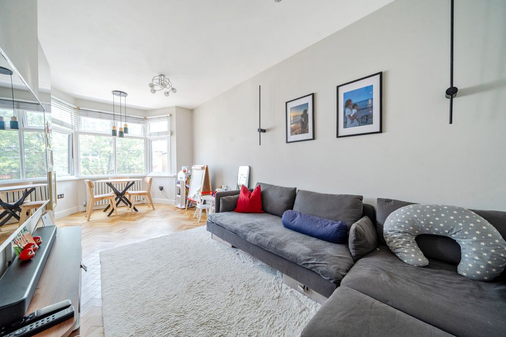 Property photo 3 of 18 1312871-11-68594E...