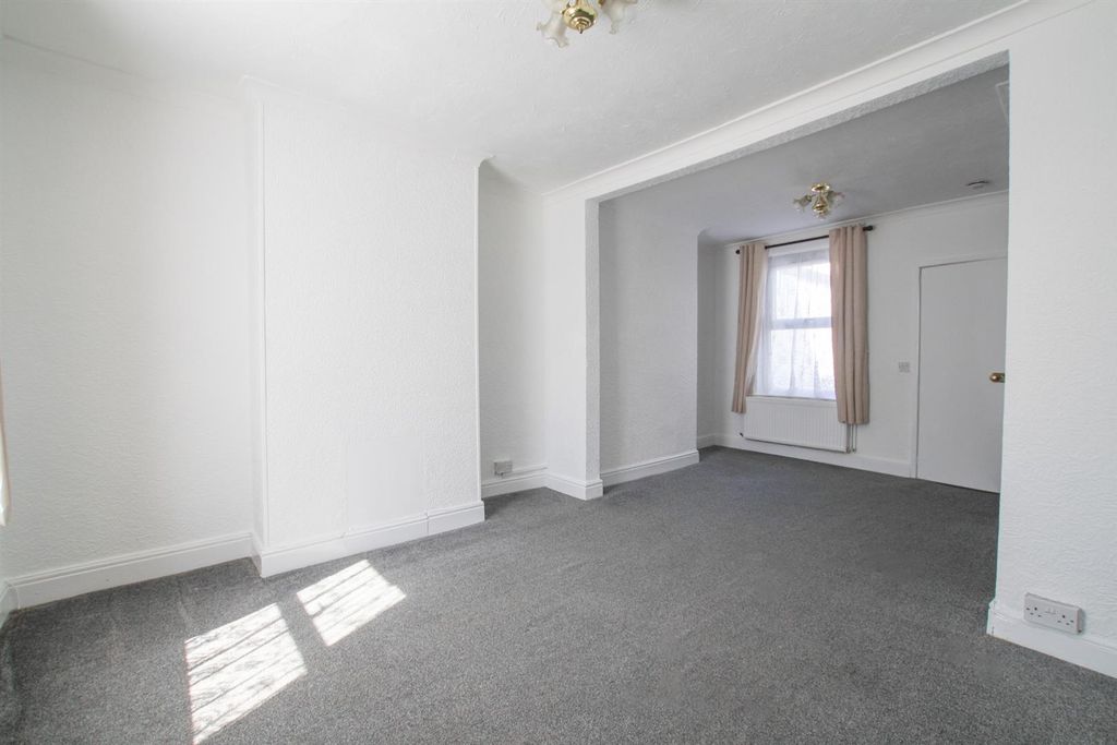 Property photo 2 of 10 Living Room