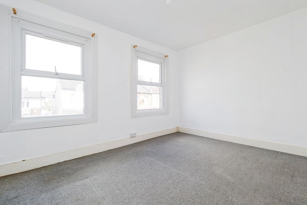 Property photo 3 of 17 Photo
