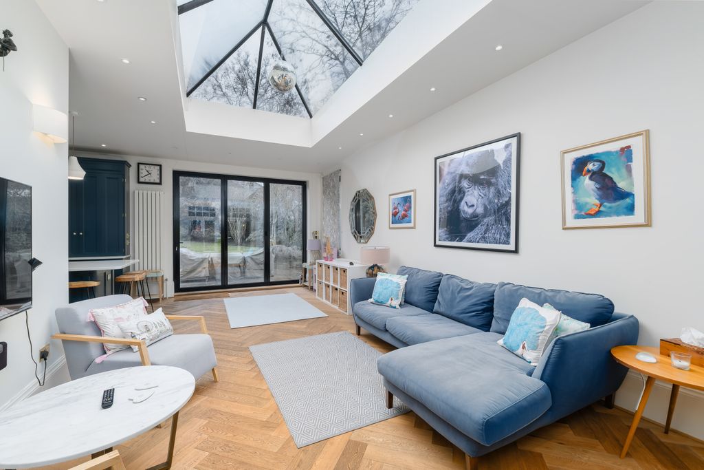 Property photo 3 of 27