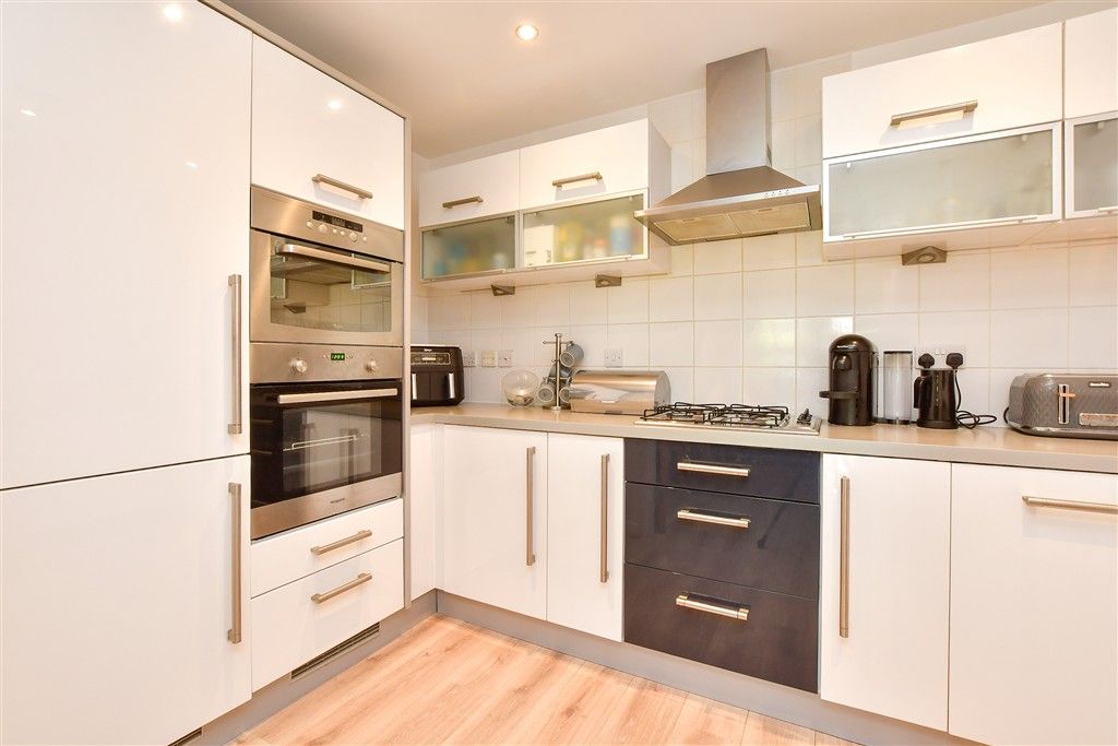 Property photo 2 of 11 Kitchen