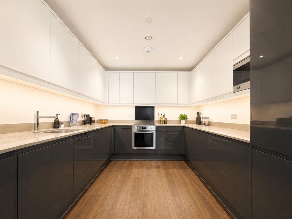 Property photo 1 of 11 Kitchen