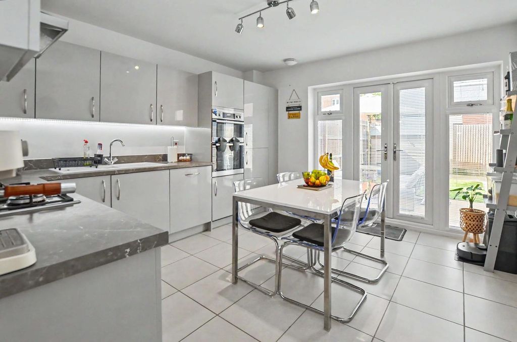 Property photo 2 of 18 Kitchen / Diner