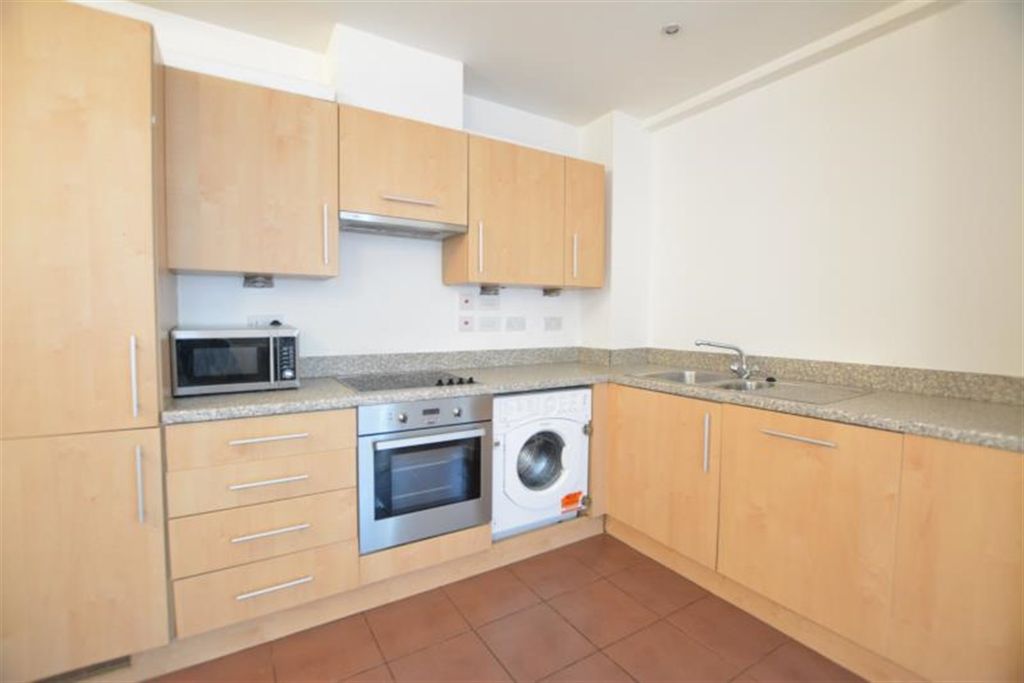 Property photo 2 of 8 Kitchen