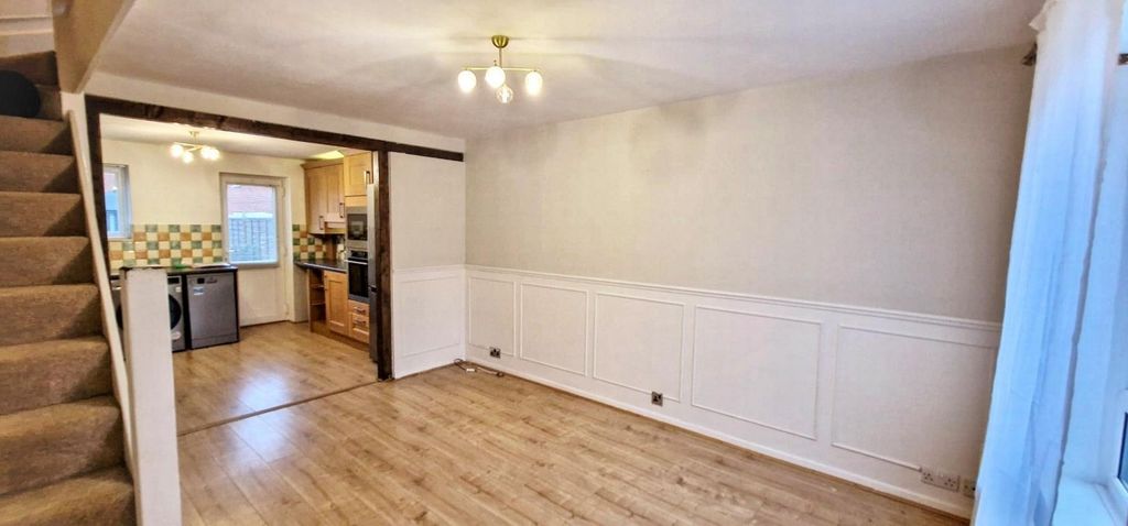 Property photo 2 of 9 Photo 4