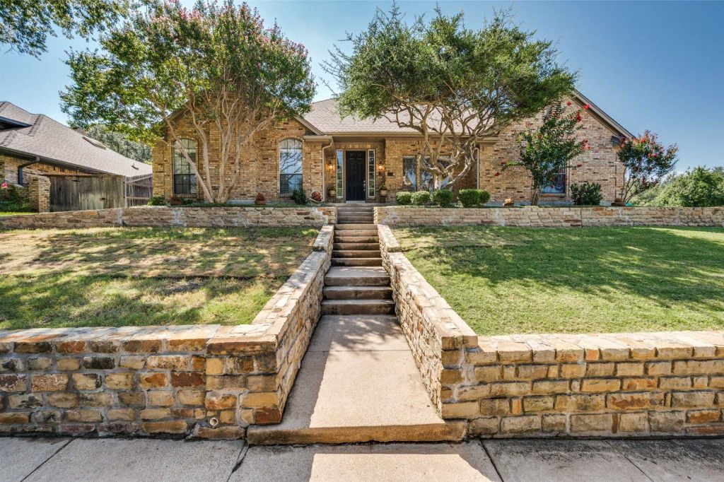 Property photo 1 of 31