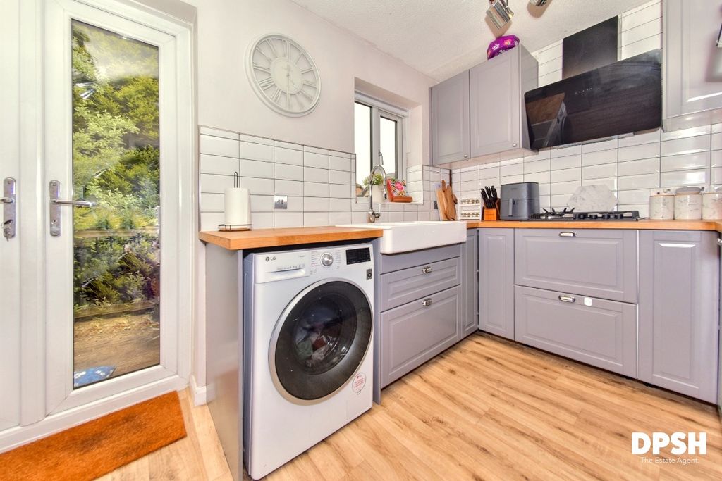 Property photo 2 of 24