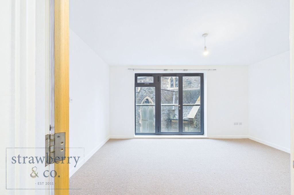 Property photo 2 of 26 Lounge