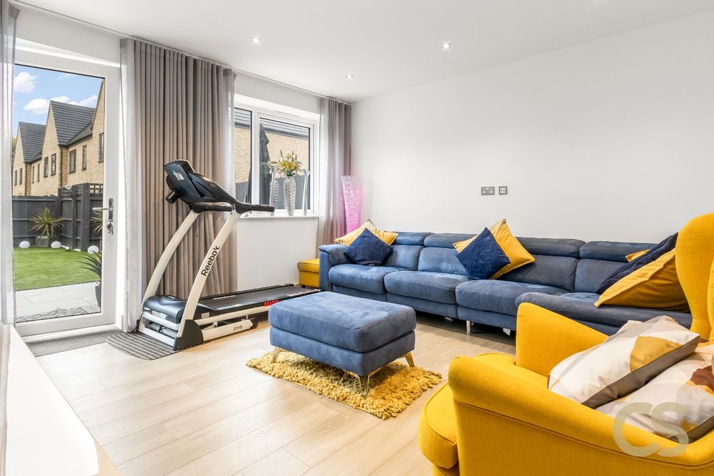 Property photo 2 of 26 4553073