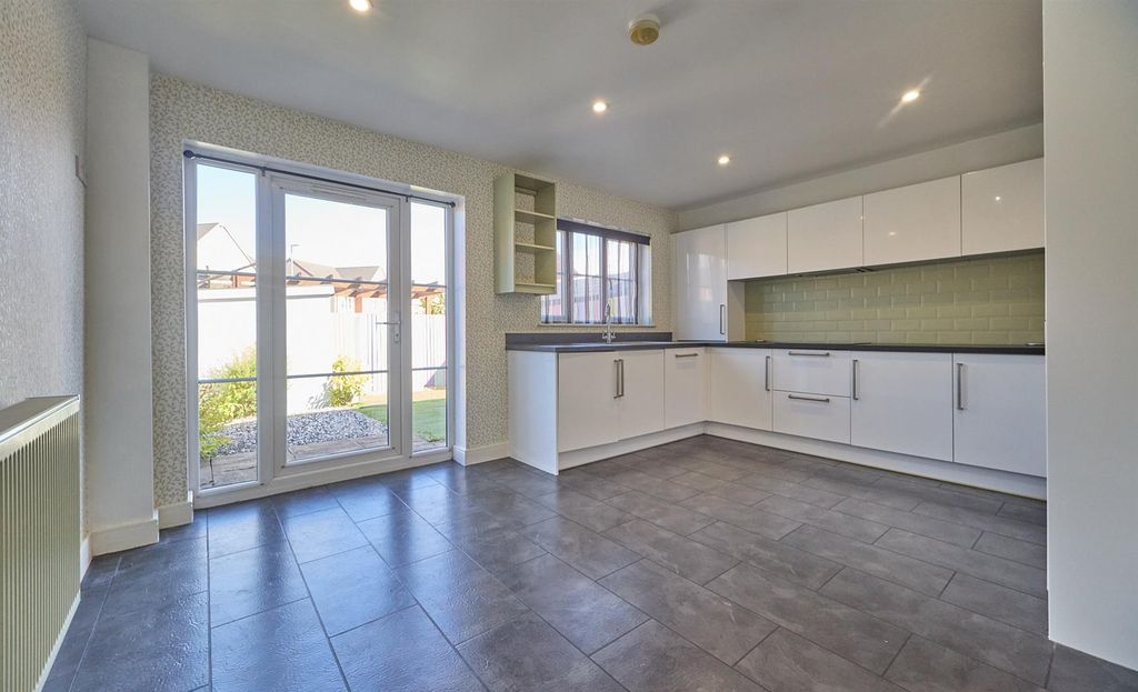 Property photo 2 of 17 Lockley Gardens_3.Jpg
