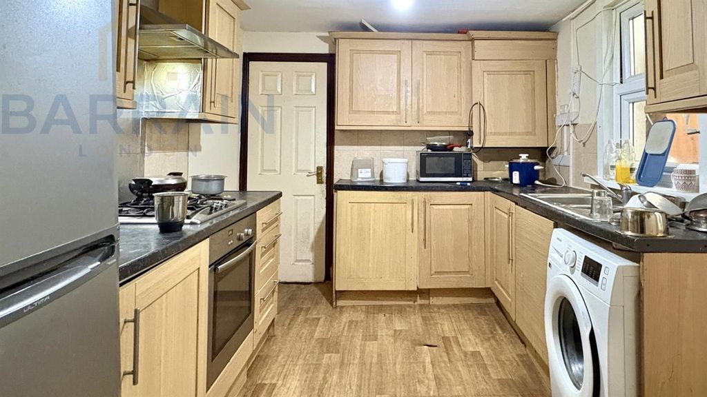 Property photo 2 of 12 21, Thorpe Road London, E6 2Hs
