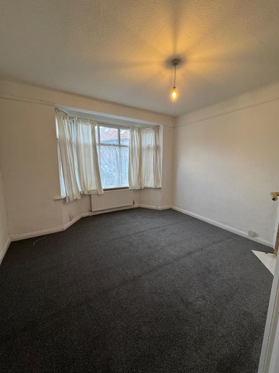 Property photo 1 of 4 Living Room