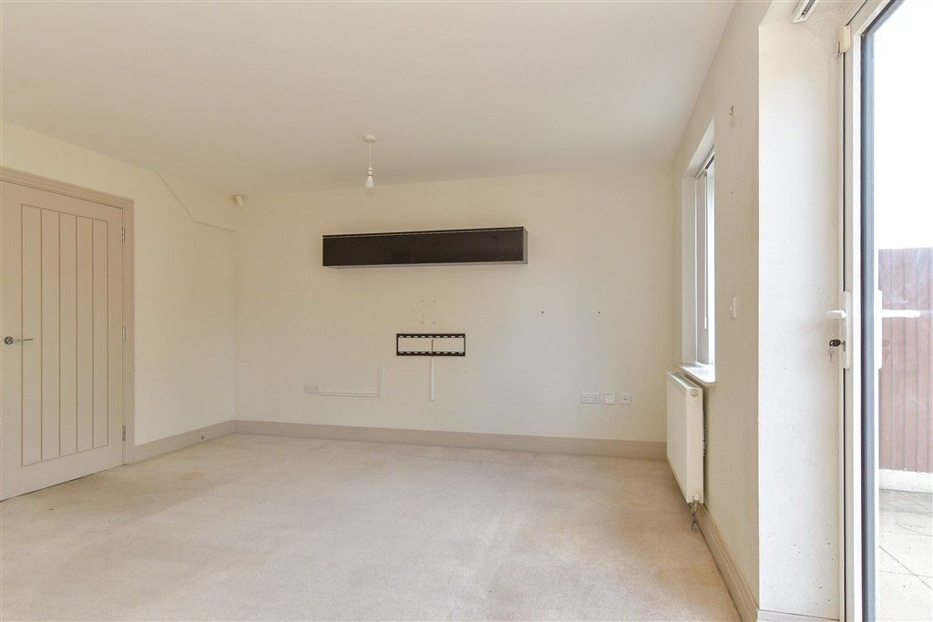 Property photo 3 of 4 Living Room