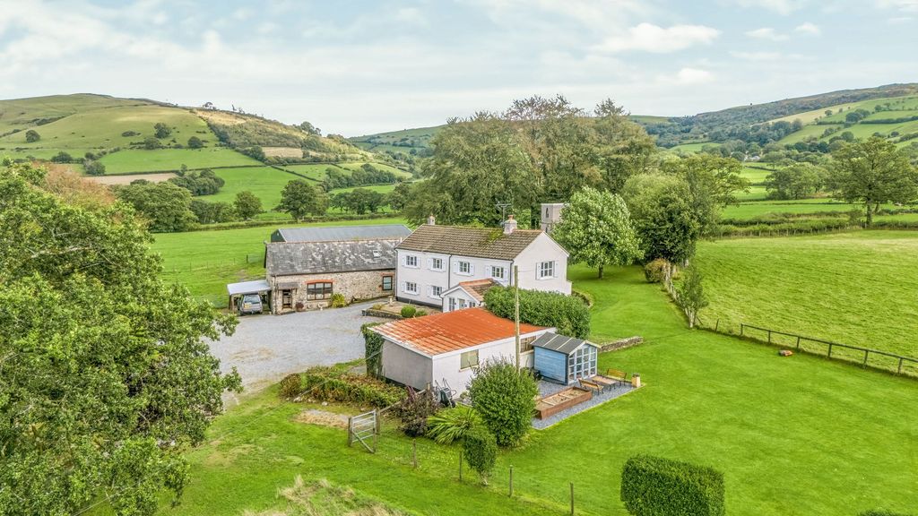 Property photo 2 of 114