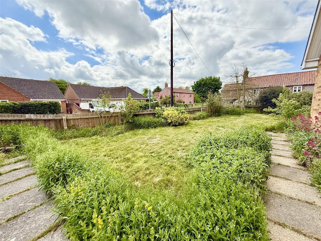 Property photo 3 of 22 Garden