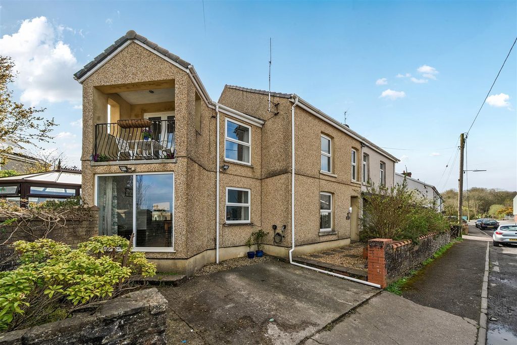 Property photo 1 of 32