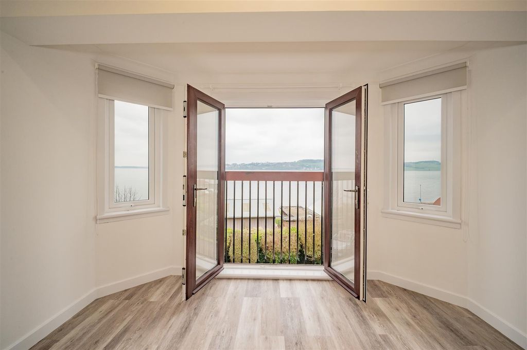 Property photo 3 of 17 10 Ogilvy Court Bf-16.Jpg